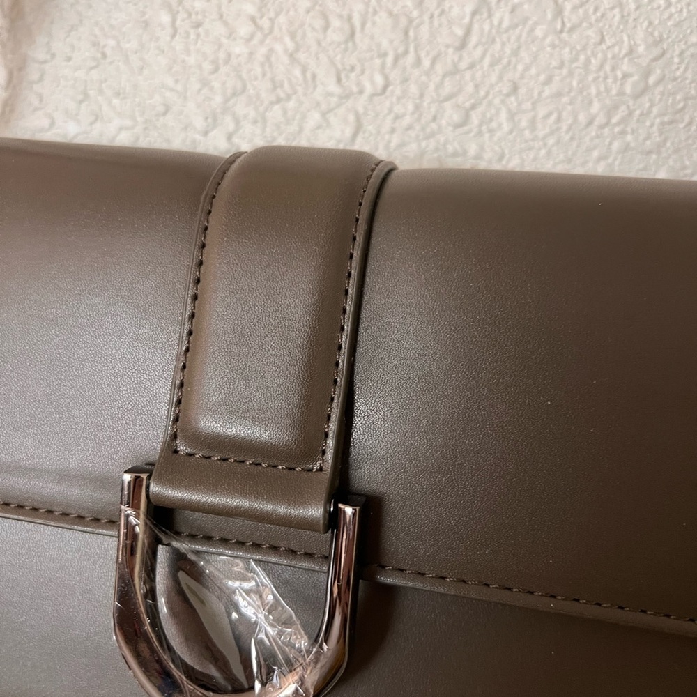 NWT Macys brand: Like Dreams Olive Green Leather Crossbody Bag - Picture 4 of 7